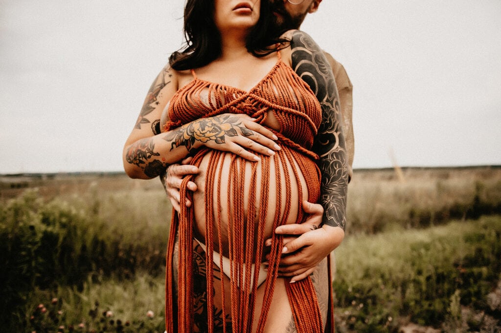 intimate toronto maternity photos of couple