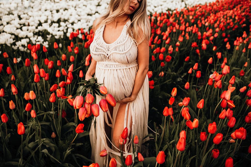 Toronto Maternity Photographer shoots a session in the Tulip field